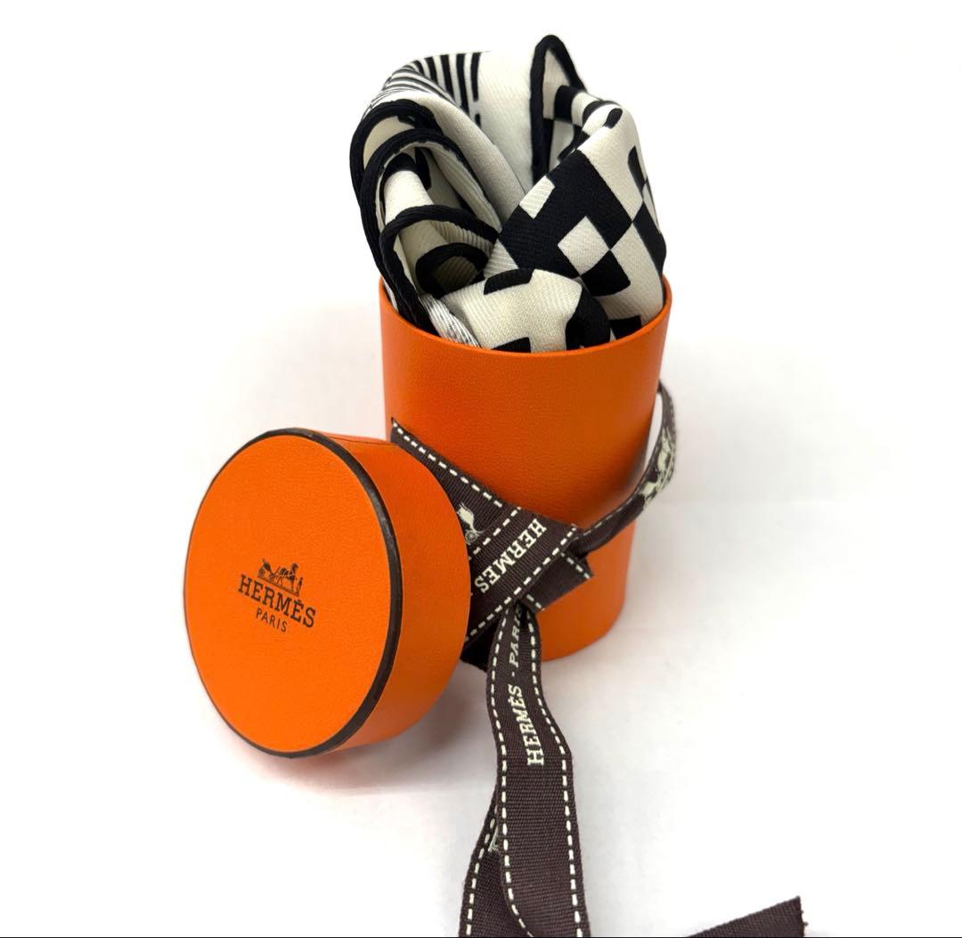 HERMES ロサンジュ　シルクスカーフ　ひし形　Ｈ柄　エルメス　箱付き