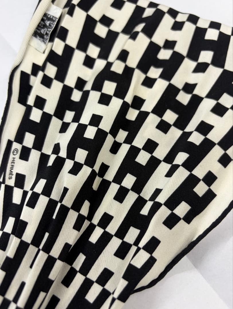 HERMES ロサンジュ　シルクスカーフ　ひし形　Ｈ柄　エルメス　箱付き