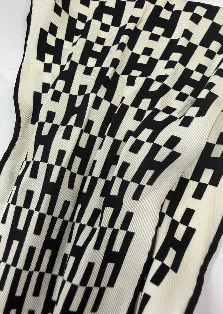 HERMES ロサンジュ　シルクスカーフ　ひし形　Ｈ柄　エルメス　箱付き