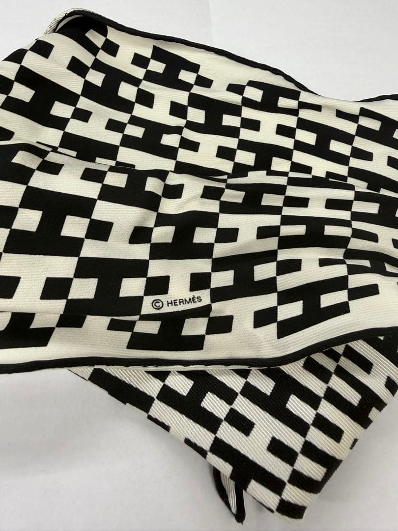 HERMES ロサンジュ　シルクスカーフ　ひし形　Ｈ柄　エルメス　箱付き
