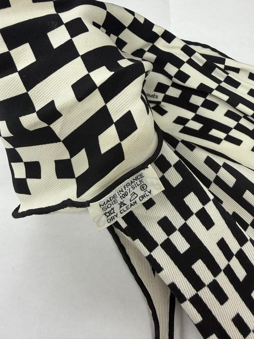 HERMES ロサンジュ　シルクスカーフ　ひし形　Ｈ柄　エルメス　箱付き