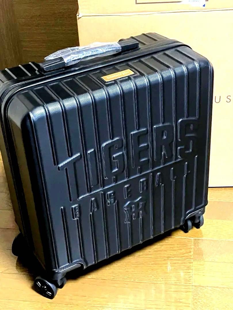 スーツケース 阪神タイガース　キャリーケース　高島屋　バッグ　ブラック