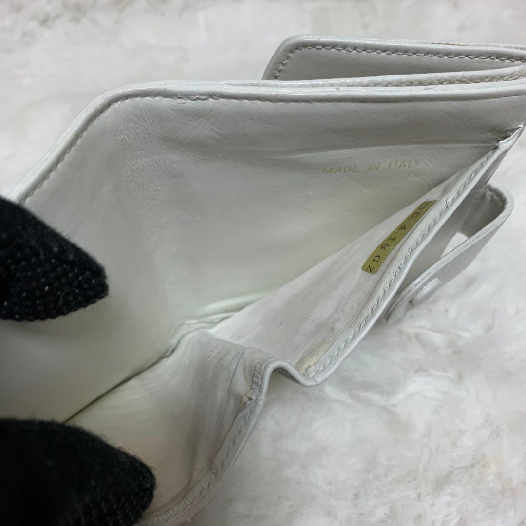 CHANEL シャネル　キャビアスキン　二つ折り財布　ホワイト