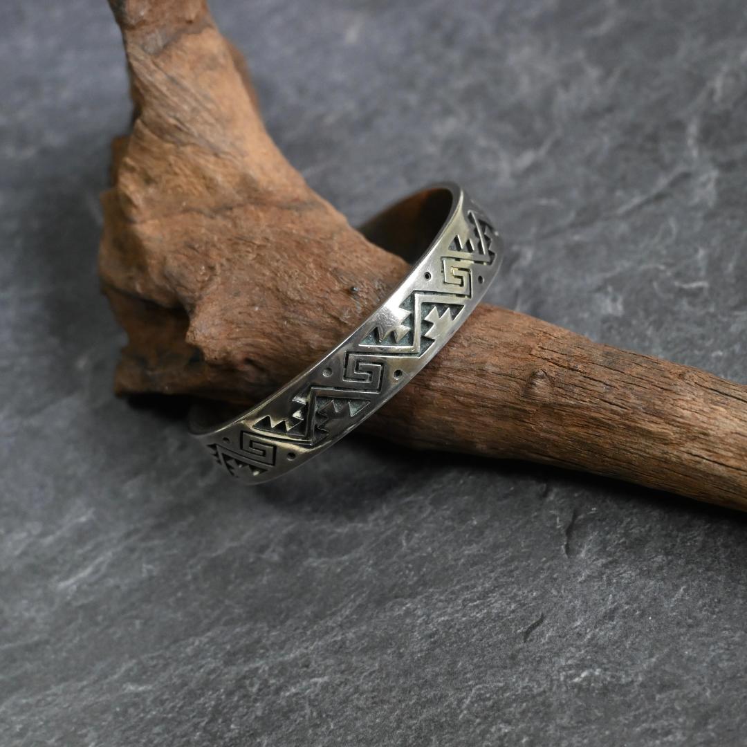 ホピ族 Gary & Elsie Yoyokie バングルインディアンジュエリー