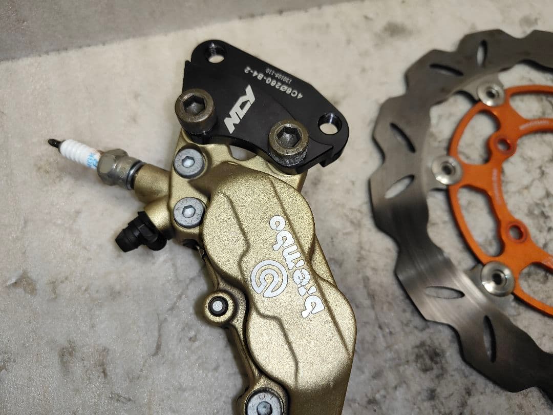 2型3型 シグナスX 用 4ポットブレンボ NCY製サポートと260ロータ付き