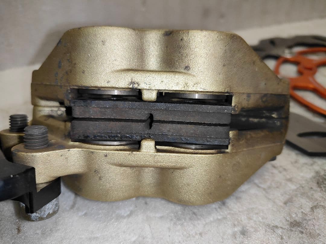 2型3型 シグナスX 用 4ポットブレンボ NCY製サポートと260ロータ付き