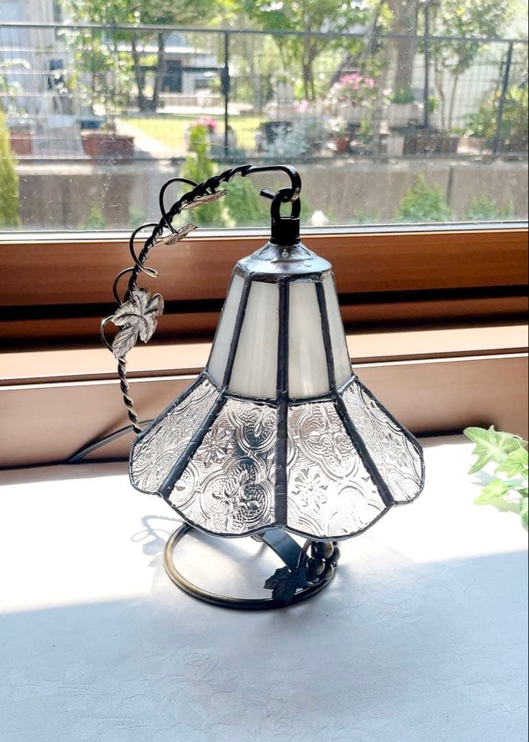 ステンドグラスのランプ