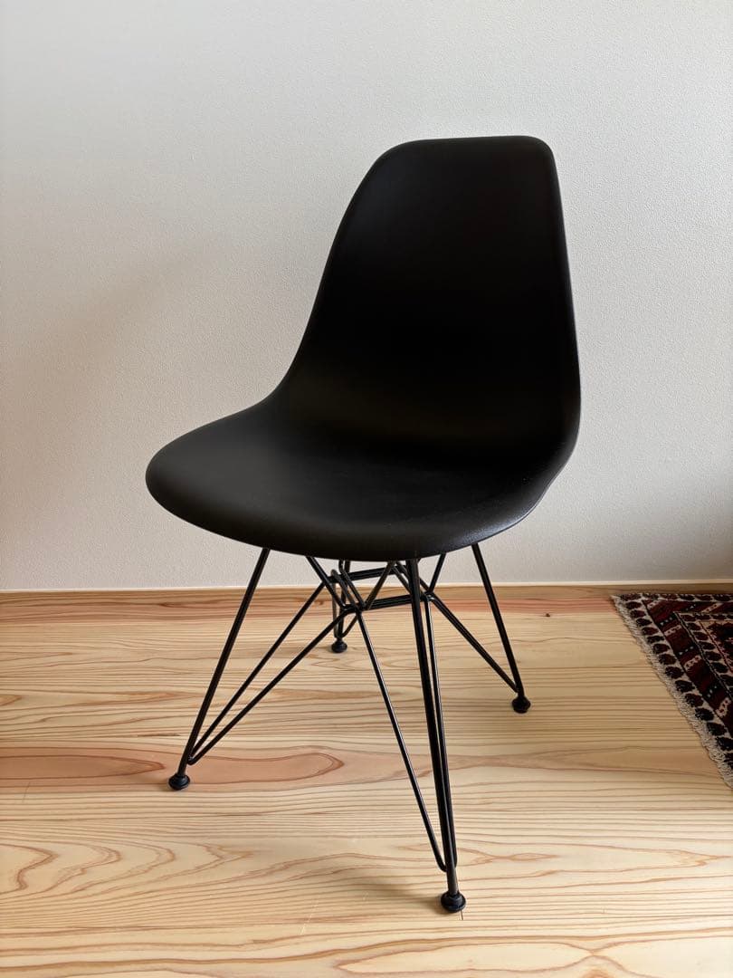 【極美品】ハーマンミラー イームズ サイドシェルチェア ブラック