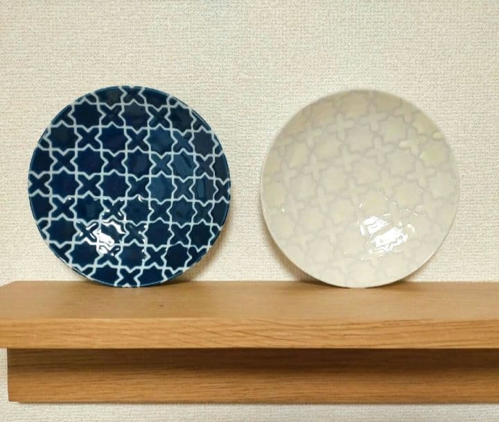 SOLEのお皿 2枚 幾何学模様の皿 ネイビーとホワイト 16cm