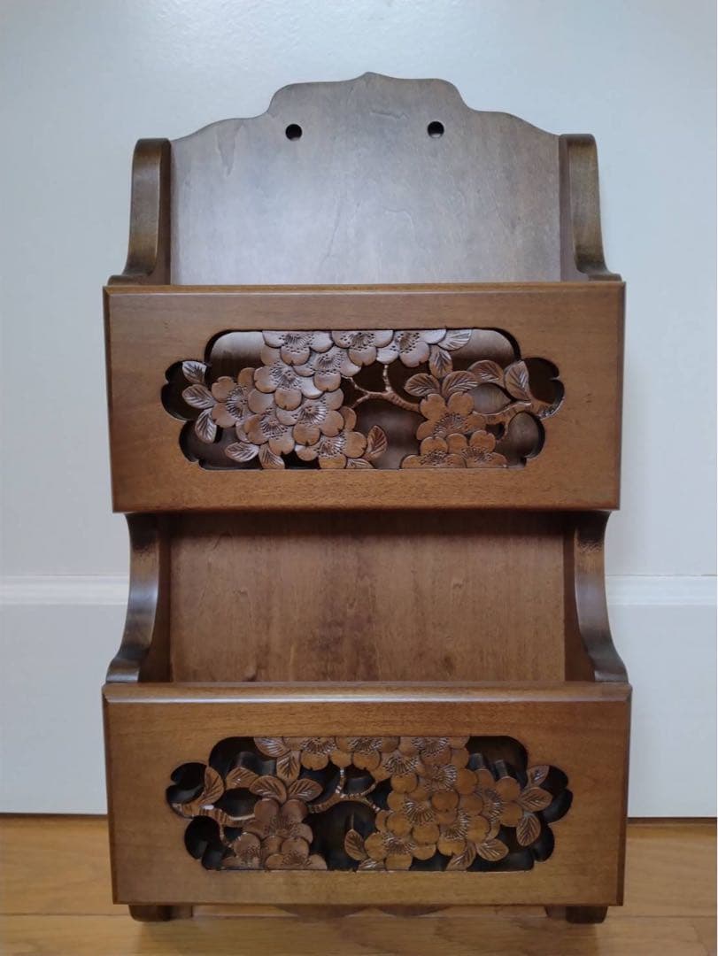 伝統工芸　軽井沢彫り　桜の彫りが美しい　レターラック(壁掛け収納)