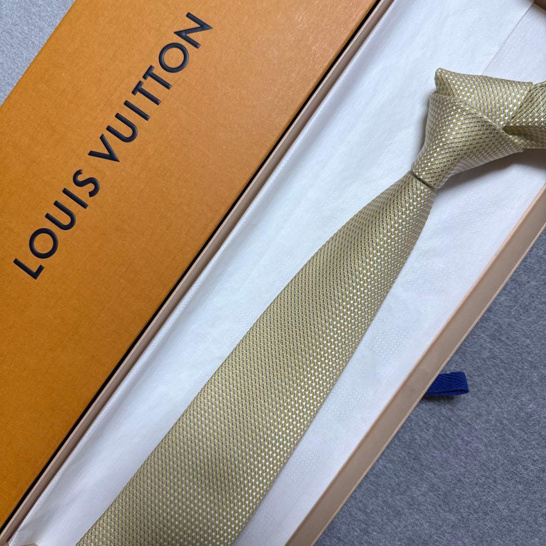 美品　ルイ・ヴィトン　ネクタイ　金色　ロゴ　シルクジャガード　派手　結婚式