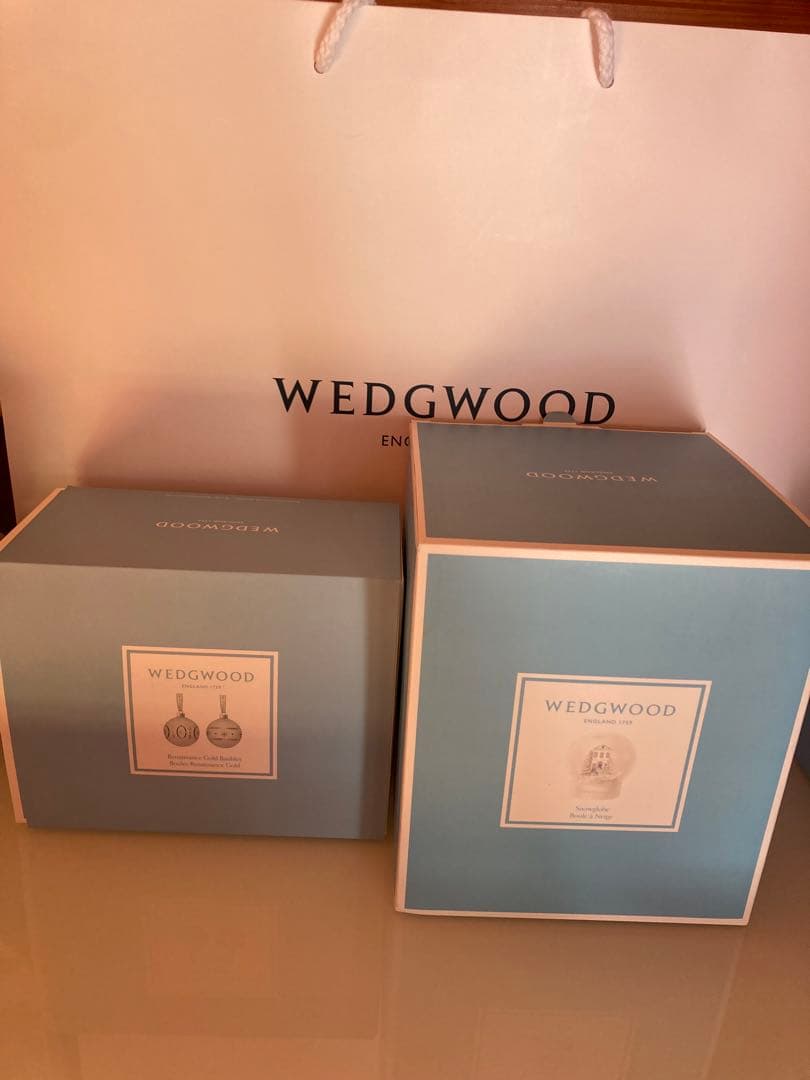 ウェッジウッド　ホリデースノーグローブ　スノードーム　オーナメント2個