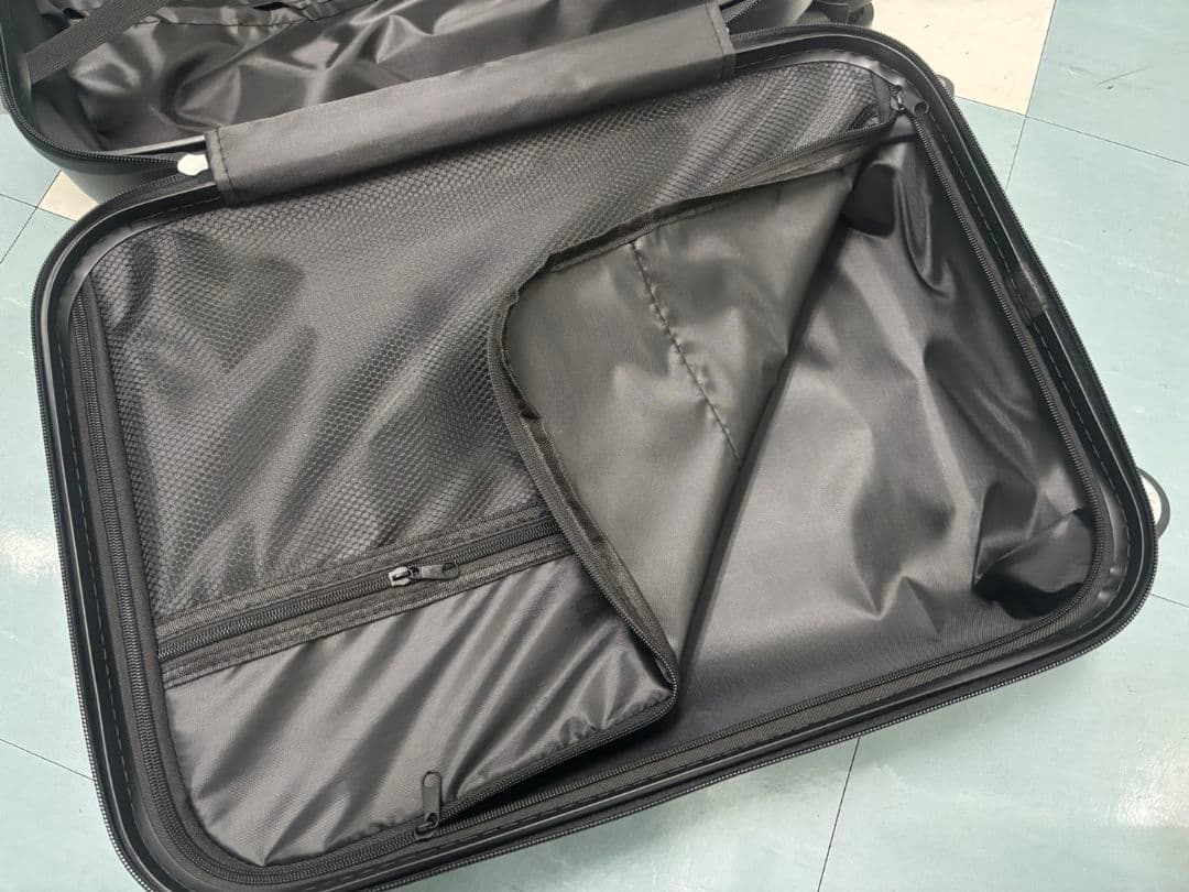 赤色LエメグリМ新品未使用　スーツケースキャリーケース　105L　軽量