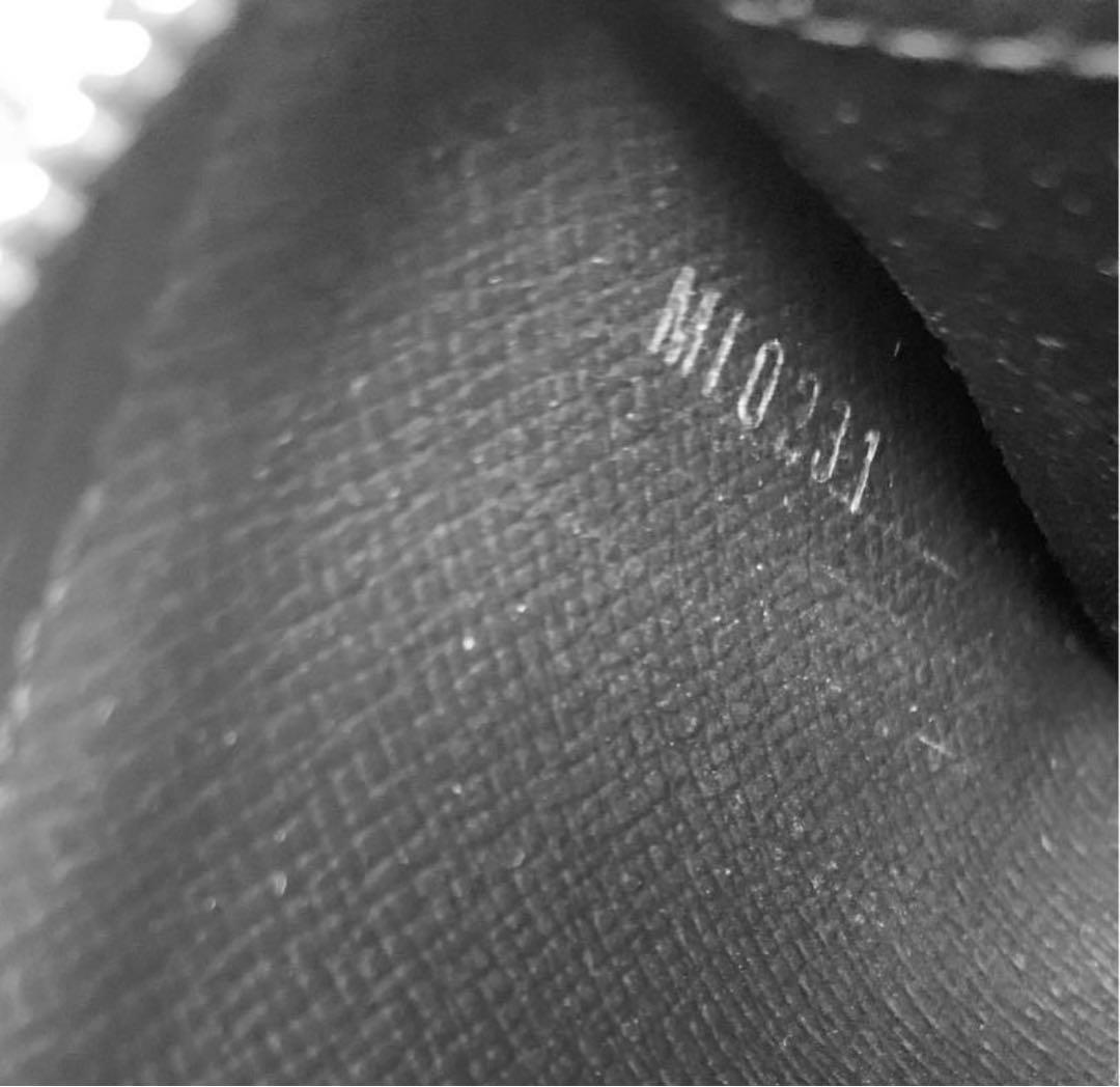 美品　現行品　ルイヴィトン　タイガ　パース　ブラック　ケース