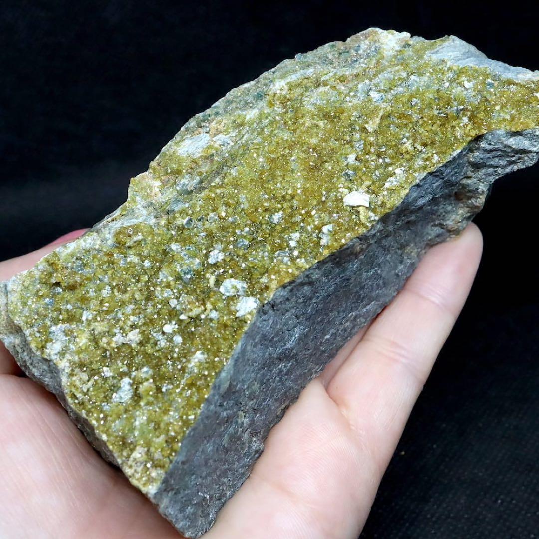 トパゾライト + クリノクロア ガーネット 灰鉄柘榴石 410g AND092