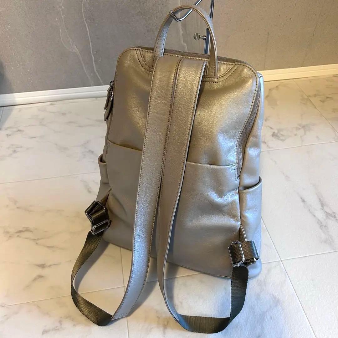 イアパピヨネ　レザー　スタンドリュック２