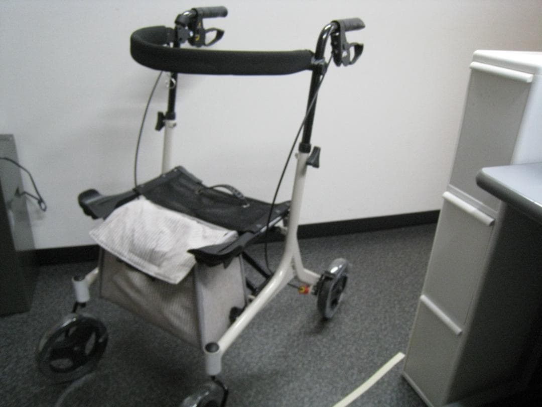 四輪 歩行車 ショッピングターン 安寿 アロン化成 送料無料 バッグ付き ②