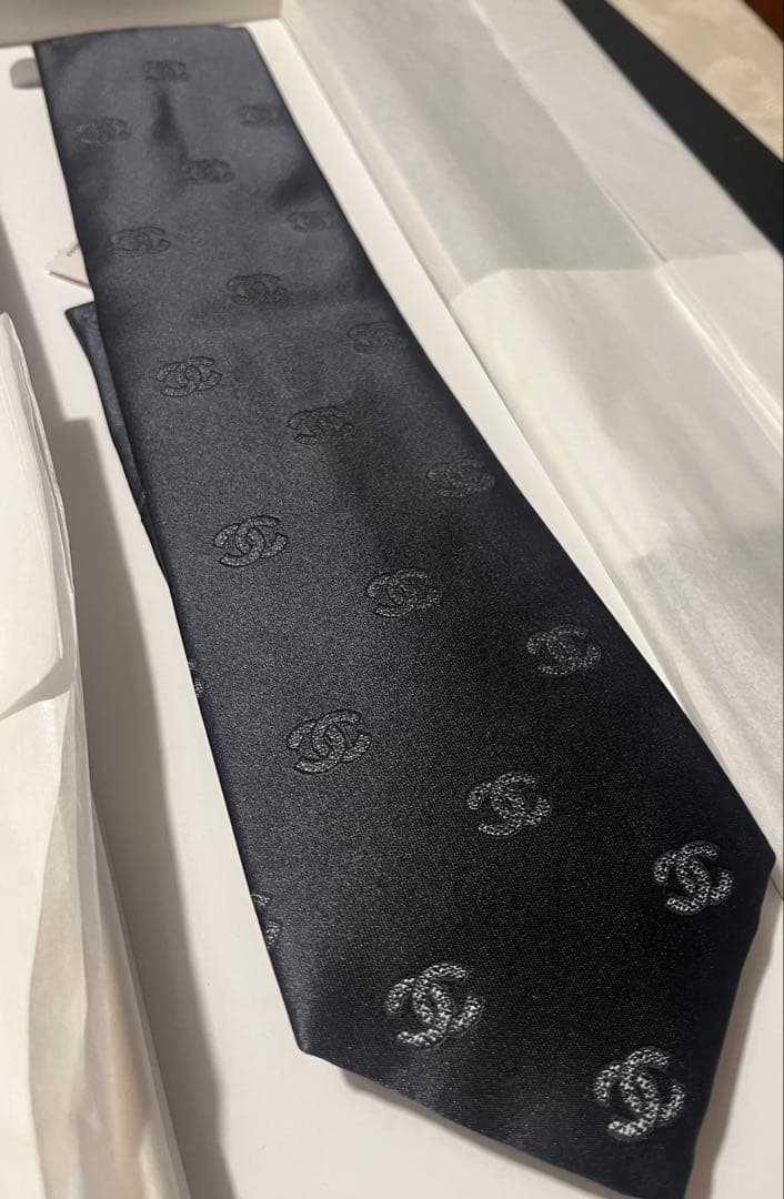 CHANEL ネクタイ オリジナルボックス&リボン付き