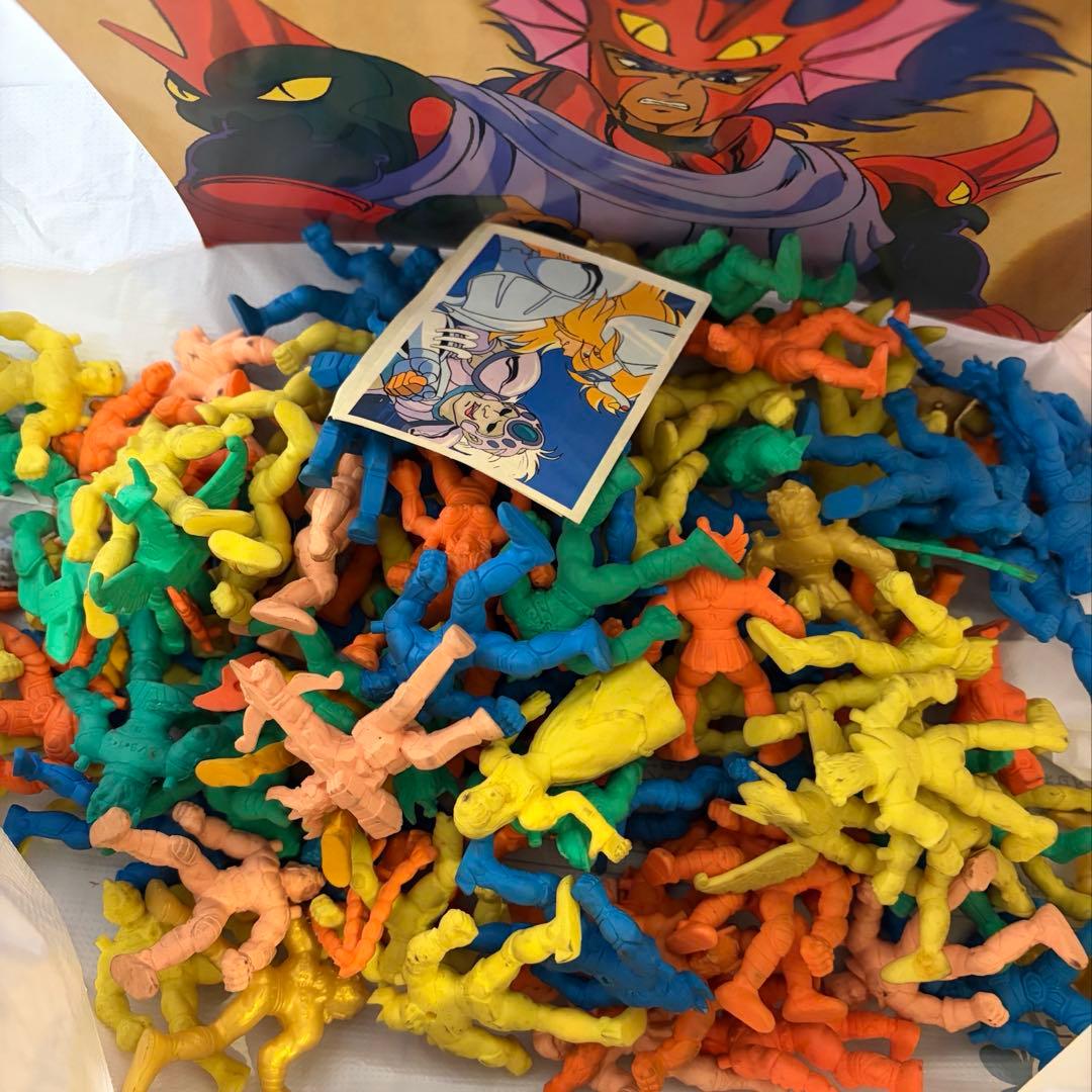 キン消し、ガン消し、聖闘士星矢消し　などフィギュア　大量4.5kg