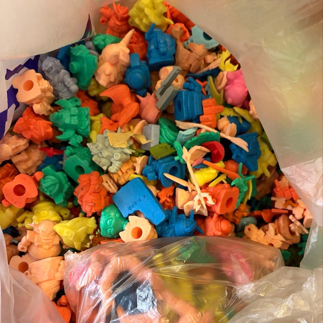 キン消し、ガン消し、聖闘士星矢消し　などフィギュア　大量4.5kg