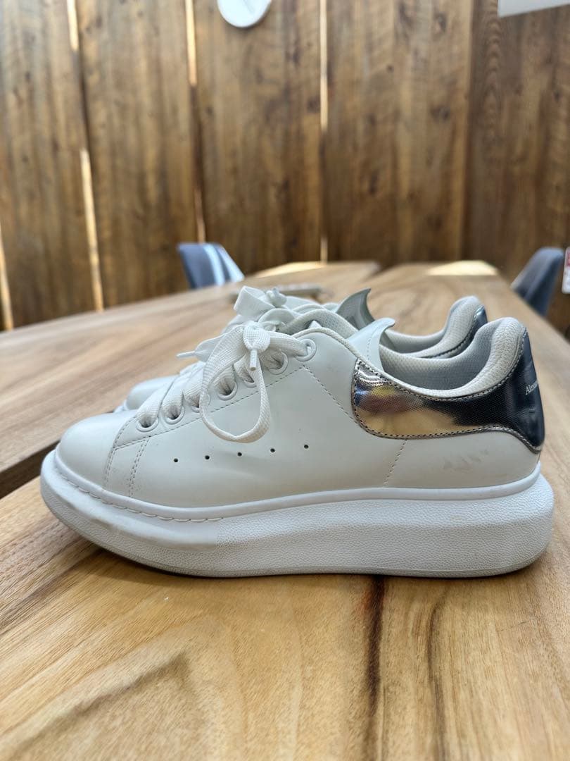 Alexander McQueen ホワイトスニーカー