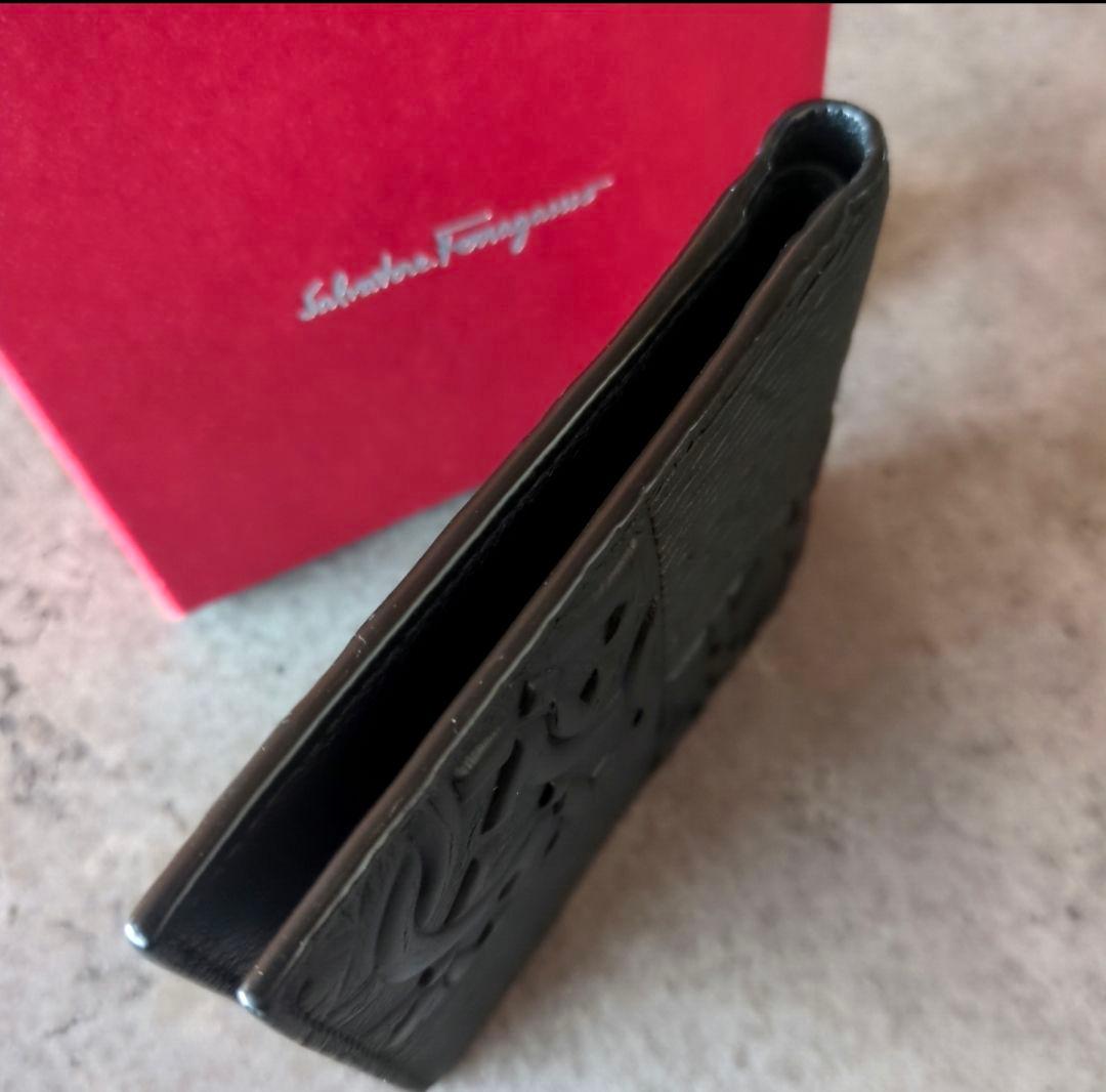 ⭐️激レア・極美品⭐️サルヴァトーレフェラガモ 二つ折り財布⭐エンボス⭐ブラック