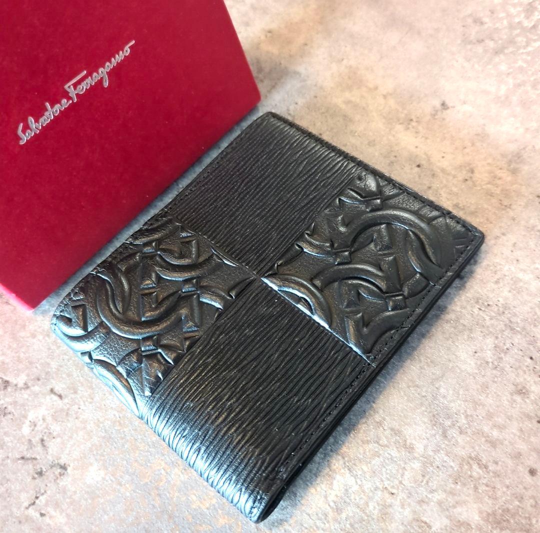 ⭐️激レア・極美品⭐️サルヴァトーレフェラガモ 二つ折り財布⭐エンボス⭐ブラック