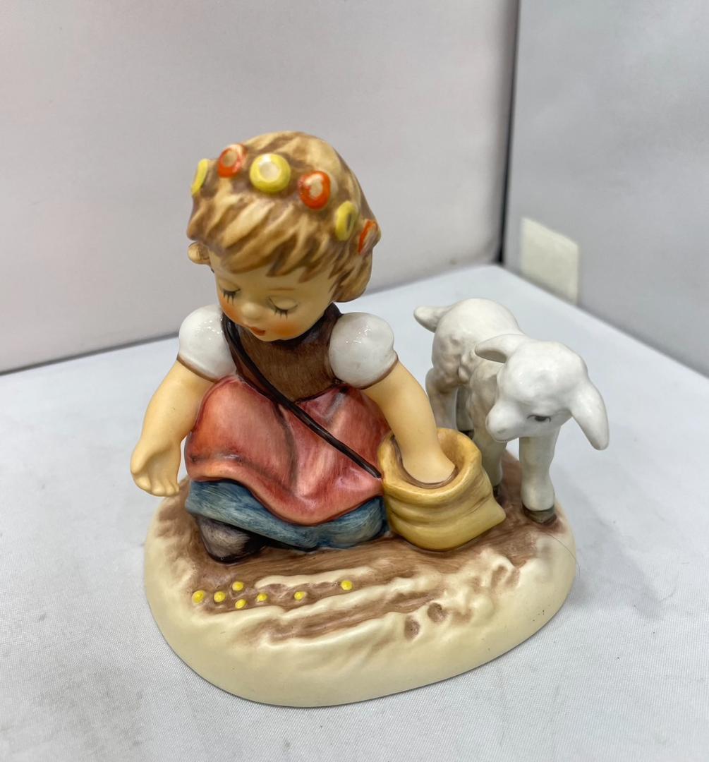 ▼Goebel ゲーベル 羊と少女