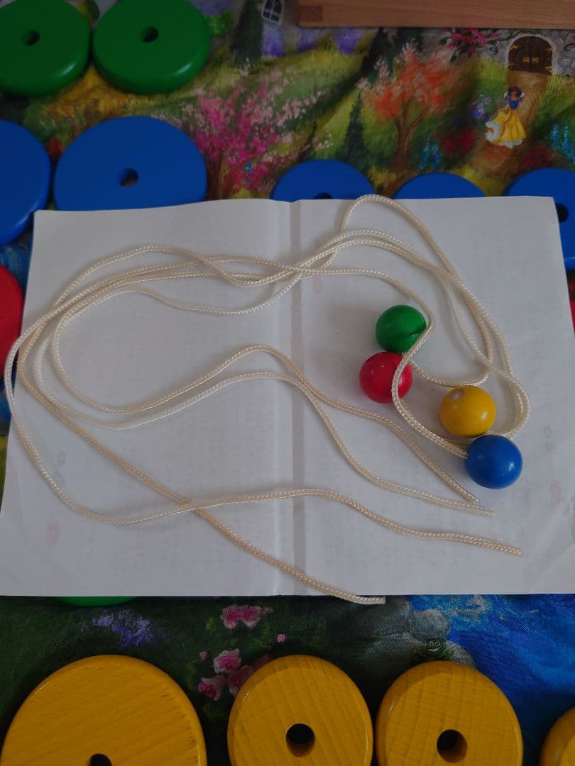 アドヴァン スリットボックス 木製 知育玩具 積み木 ゲーム ひも通し