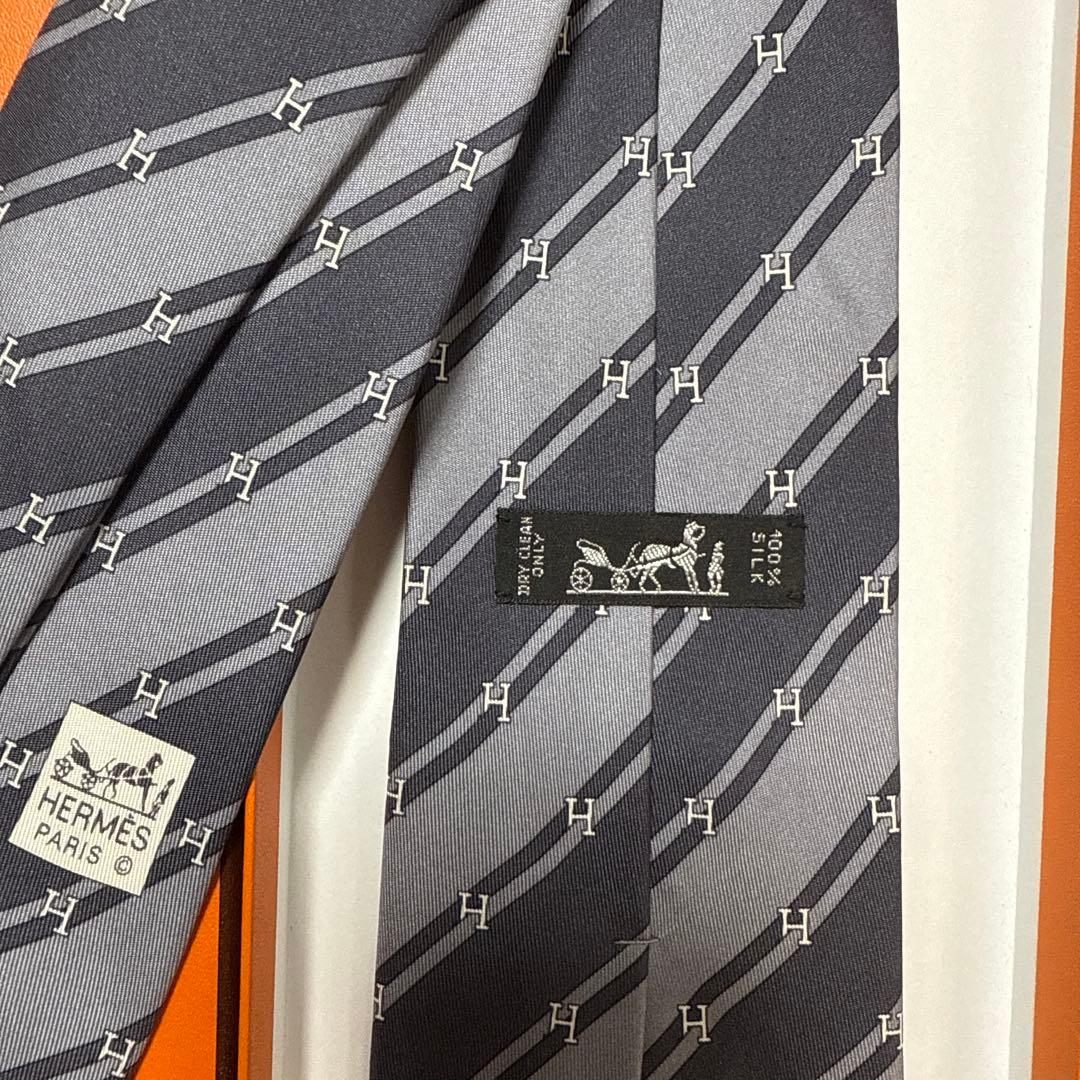 美品　エルメス　ネクタイ　グレー　H柄 ストライプ