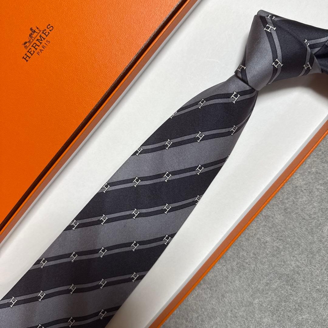 美品　エルメス　ネクタイ　グレー　H柄 ストライプ