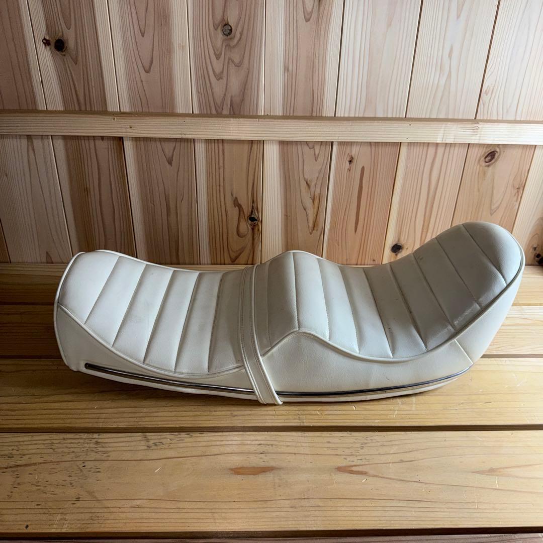 【希少当時物】 川口シート　gt380 サムアップ　鉄ベース　純正モール　①